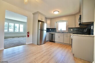 15 Wright Ct in Bloomfield, NJ - Building Photo - Building Photo