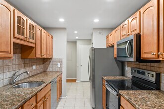 245 Hamilton Ave in Stamford, CT - Building Photo - Building Photo