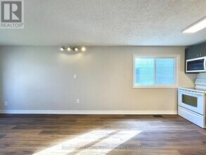 2081 Snow Crescent in Mississauga, ON - Building Photo - Building Photo