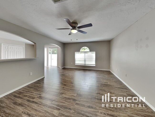 3013 Whispering Trails Dr in Winter Haven, FL - Building Photo - Building Photo
