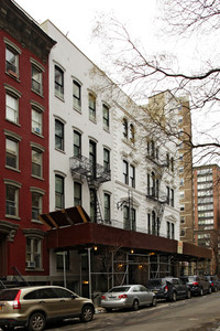 210-214 E 5th St in New York, NY - Foto de edificio - Building Photo