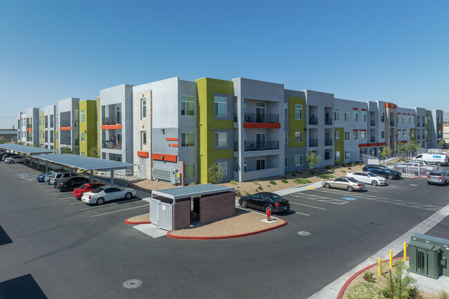 Lake Mead West Apartments in North Las Vegas, NV - Building Photo - Primary Photo