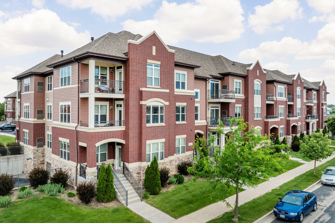 Van Buren Place in Sun Prairie, WI - Foto de edificio