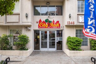 City Park Apartments in Los Angeles, CA - Building Photo