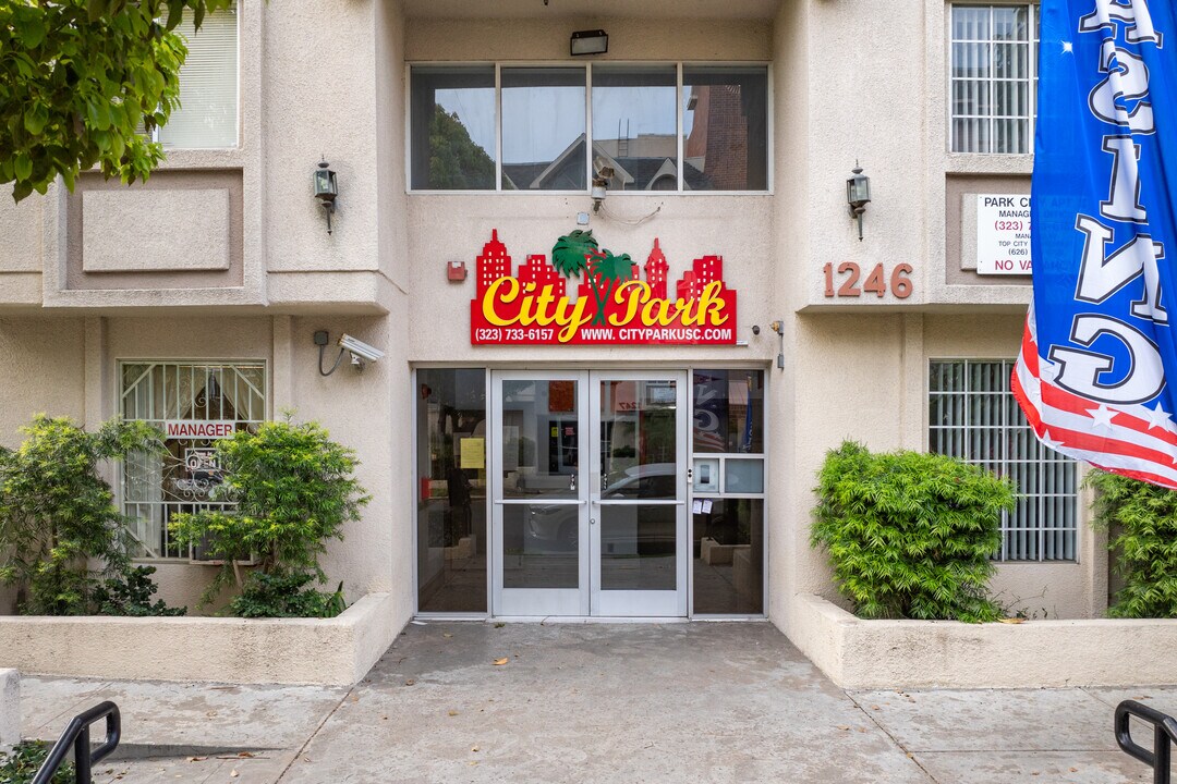 City Park Apartments in Los Angeles, CA - Building Photo