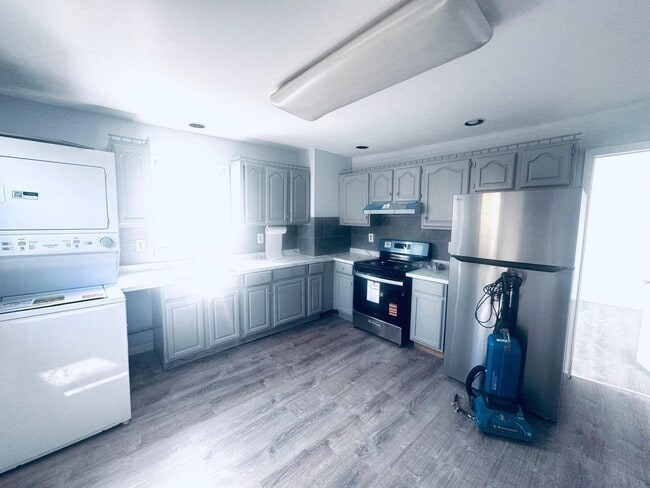 178 Fern Ave in Lyndhurst, NJ - Building Photo - Building Photo