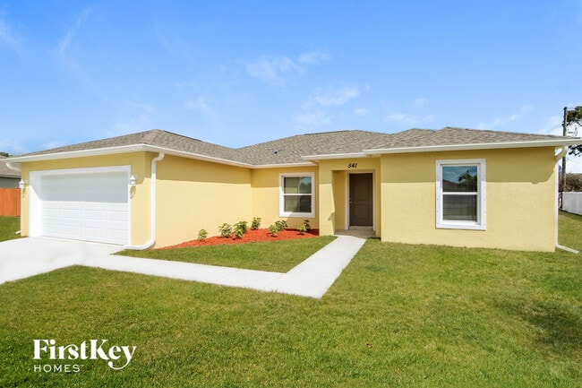 541 Bird Ave SE in Palm Bay, FL - Foto de edificio - Building Photo