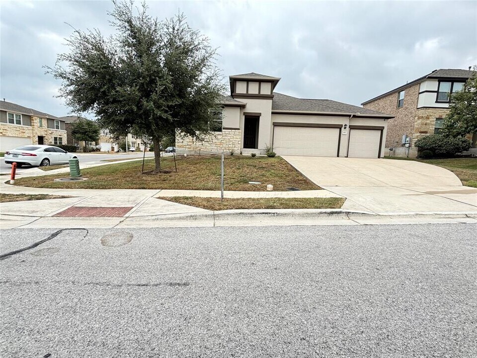 10921 Zoeller Dr in Austin, TX - Building Photo