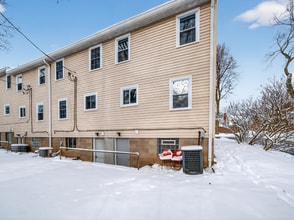 1082h Mt Hope Ave in Rochester, NY - Foto de edificio - Building Photo