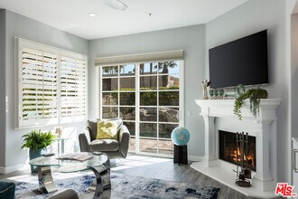 546 N Indian Canyon Dr in Palm Springs, CA - Building Photo - Building Photo