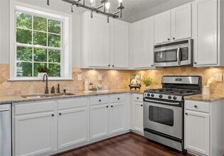 5353 Spike Ln in Suwanee, GA - Building Photo - Building Photo