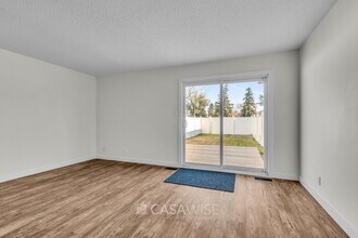 8 Lakewood Village NW in Edmonton, AB - Building Photo - Building Photo
