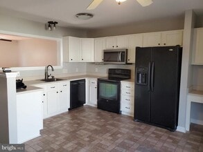 557 Highland Towne Ln in Warrenton, VA - Building Photo - Building Photo