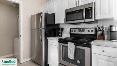 3695 Island Club Dr in North Port, FL - Foto de edificio - Building Photo