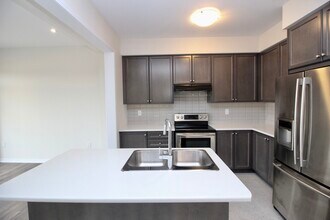 134 Esther Cres in Thorold, ON - Building Photo - Building Photo
