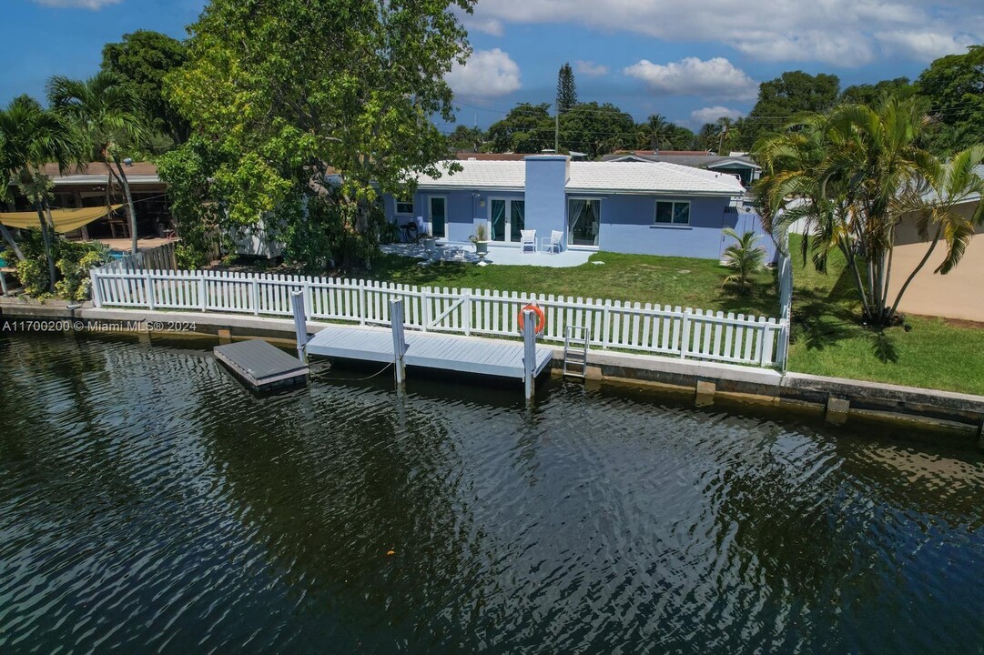 1980 NW 33rd Ct in Oakland Park, FL - Building Photo