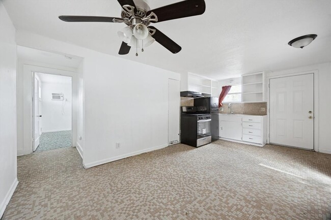 property at 806 W 32nd St