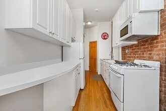 240 Sullivan St in New York, NY - Building Photo - Building Photo