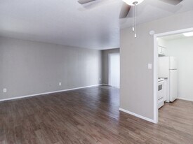 Crossview Court in Houston, TX - Building Photo