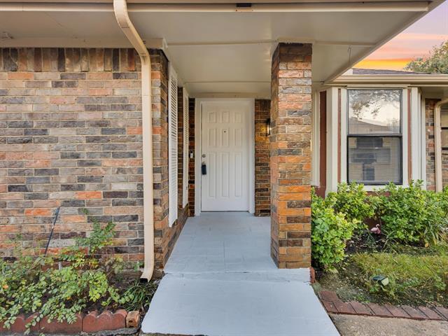 2050 Lorient Dr in Carrollton, TX - Building Photo - Building Photo