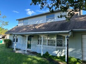 12731 82nd Avenue N in Seminole, FL - Building Photo