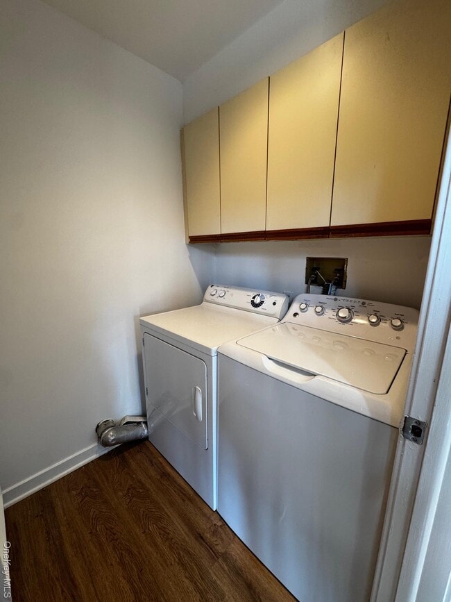 2581 Roanoke Ave in Riverhead, NY - Building Photo - Building Photo