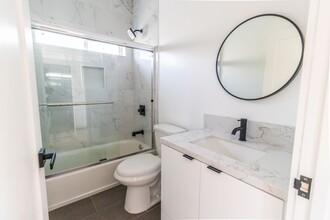 4507 W 18th St in Los Angeles, CA - Building Photo - Building Photo