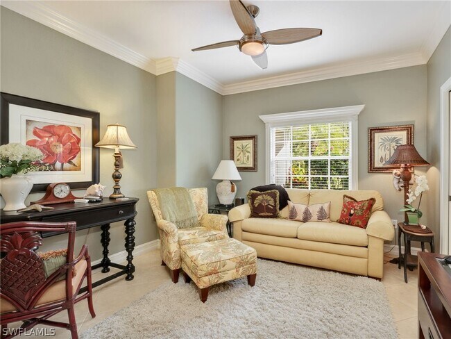 8138 Saratoga Dr in Naples, FL - Foto de edificio - Building Photo