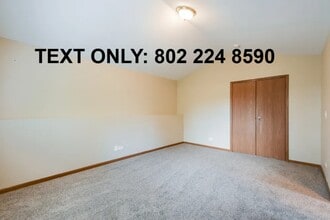 27 Magnolia Dr in Streamwood, IL - Building Photo - Building Photo