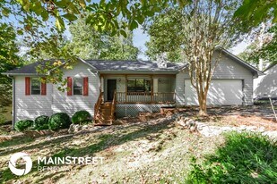 208 Wildwood Dr in Stockbridge, GA - Building Photo