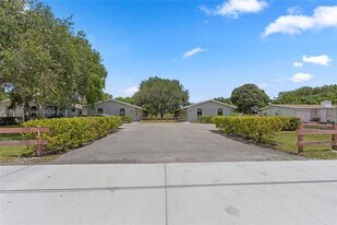 5629 Taft St in Hollywood, FL - Building Photo