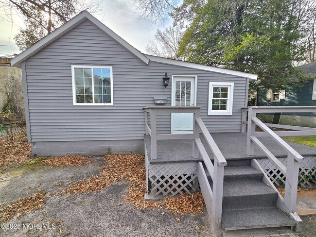 property at 912 Sunset Ave