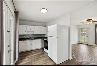 5519 Mayfair Dr in Pensacola, FL - Building Photo - Building Photo