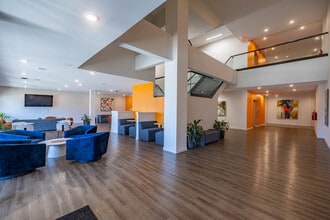 The Row on Merchant in Springdale, OH - Foto de edificio - Interior Photo