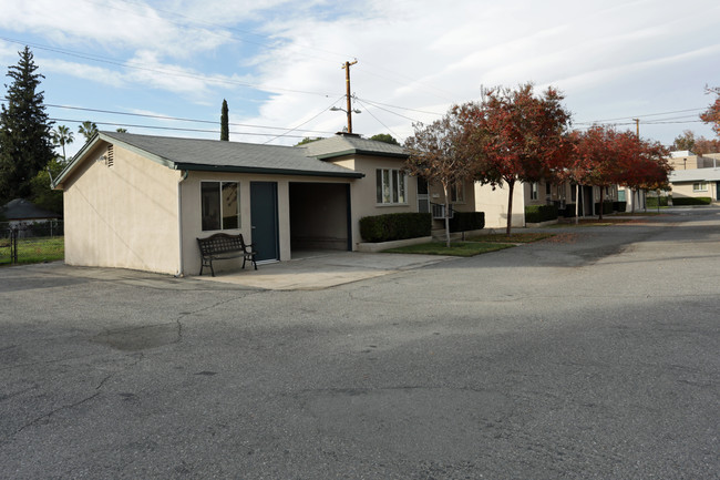 Central Avenue Apartments in Redlands, CA - Building Photo - Building Photo