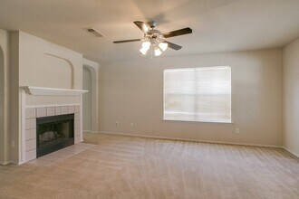 3920 Malibu Sun Dr in Fort Worth, TX - Foto de edificio - Building Photo