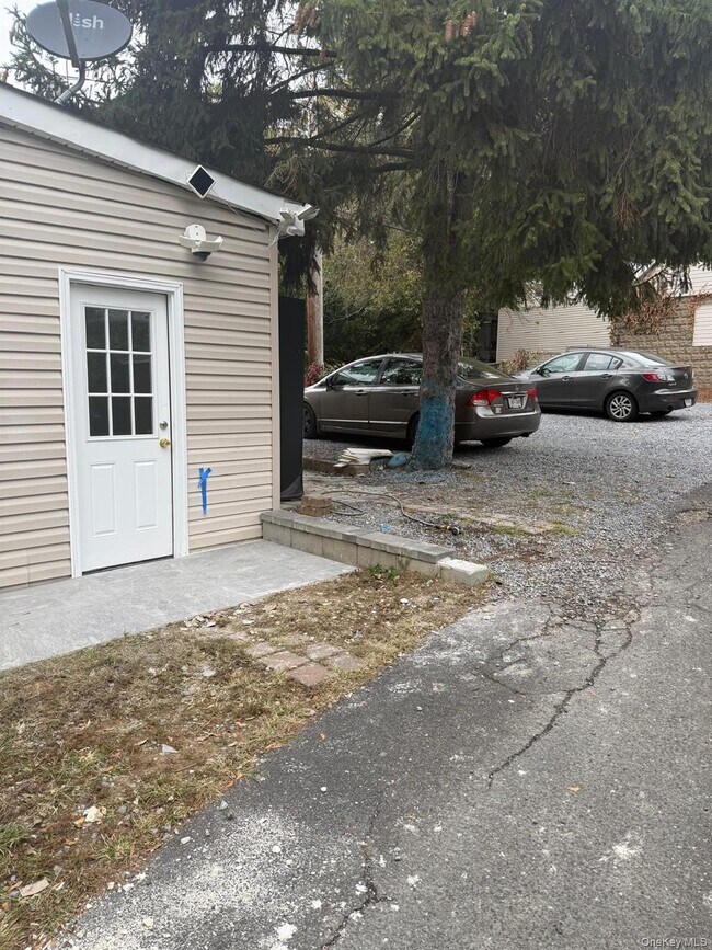 27 A Wood Rd in Great Neck, NY - Building Photo - Building Photo