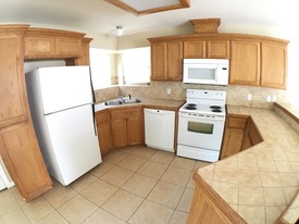 2217 N Dahlia St, Unit 1 Apartamentos