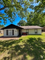 728 Amity Ln in Montgomery, AL - Building Photo