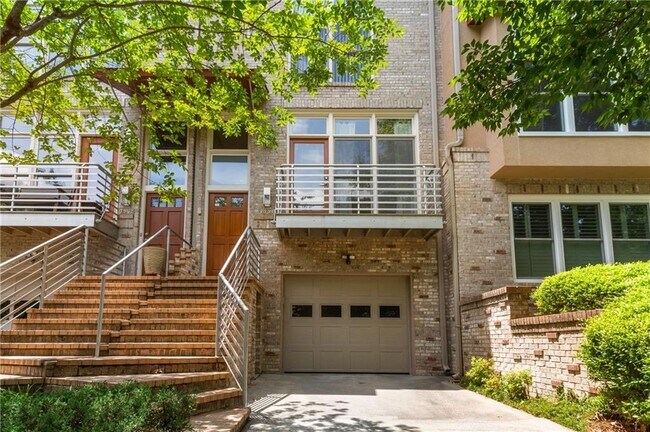 1350 Fernwood Cir NE
