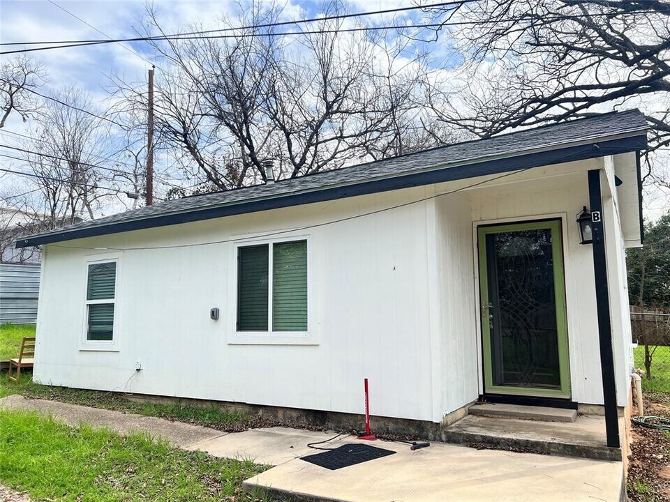 2208 Garden St in Austin, TX - Building Photo