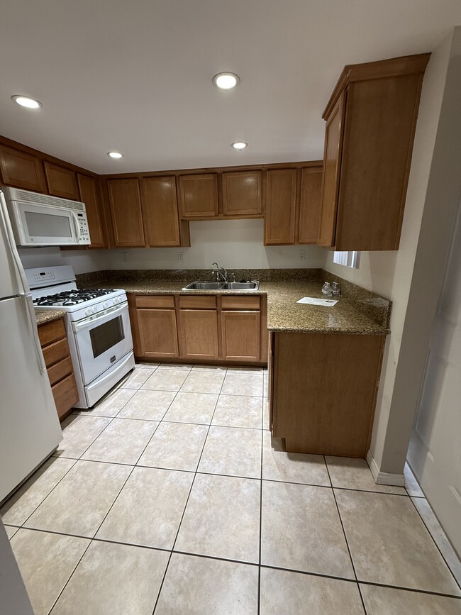 1335 Massachusetts Ave, Unit 101 in Riverside, CA - Building Photo - Building Photo