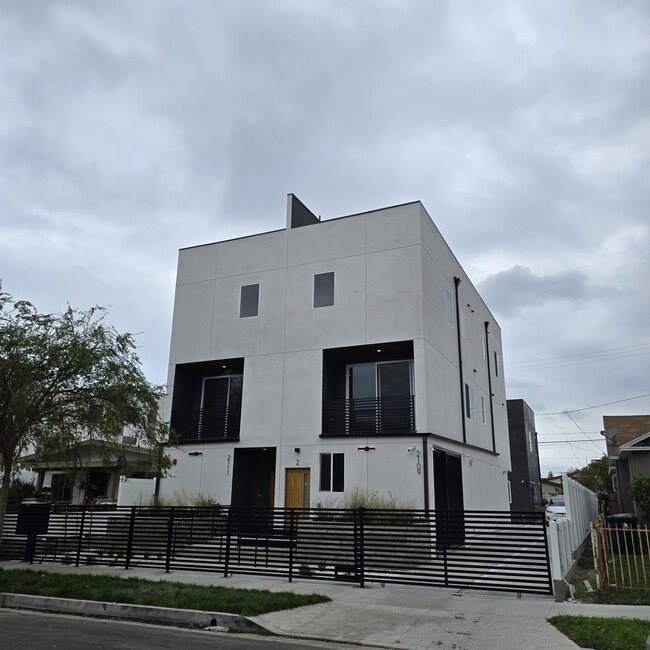 2109 S West View St, Unit 2109 in Los Angeles, CA - Building Photo - Building Photo