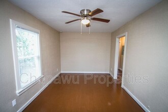 936 Poinsettia St in San Antonio, TX - Building Photo - Building Photo