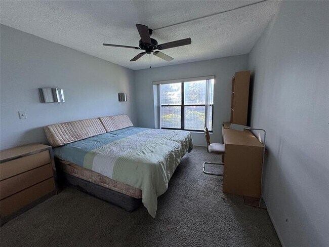 3730 Inverrary Dr in Lauderhill, FL - Building Photo - Building Photo