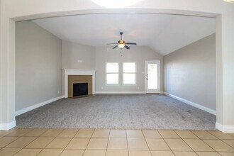 101 Thorncreek Cir in Red Oak, TX - Building Photo - Building Photo