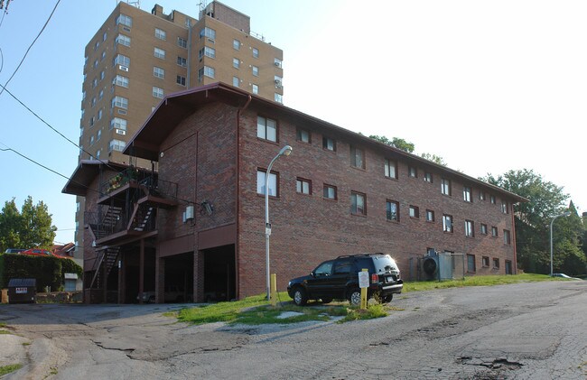 The Slips at Blackstone in Omaha, NE - Foto de edificio - Building Photo