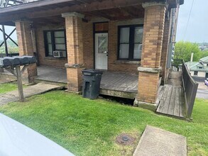 216 Watson Ave, Unit 2 in Fairmont, WV - Building Photo - Building Photo