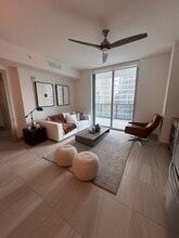 564 SW 2nd St, Unit A3 in Miami, FL - Foto de edificio - Building Photo