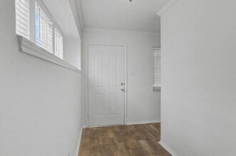 10925 Caldwell Ln in Fort Worth, TX - Building Photo - Building Photo